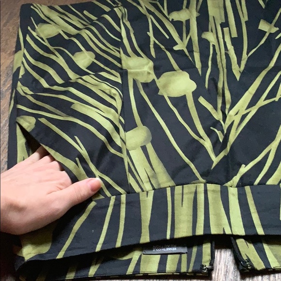 Kenneth Cole - Pocketed Skirt - Size 2 - Picture 6 of 8